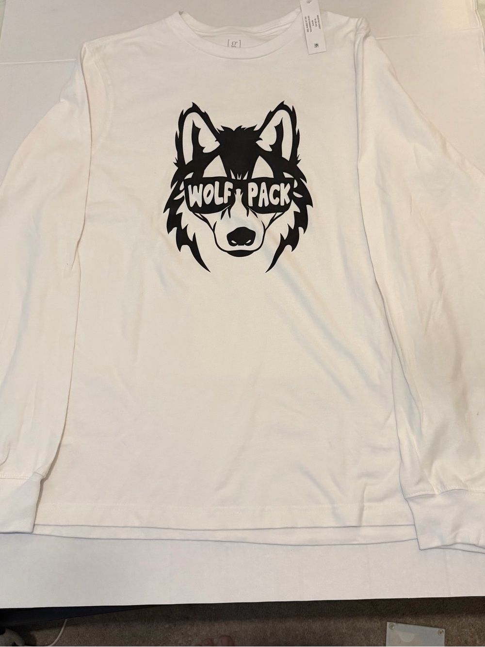 I13/I14 (2) Med Men’s White 'Wolf Pack' Graphic Long Sleeve Tee